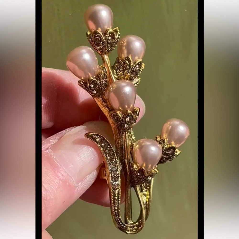 Vintage Champagne Faux Pearl Floral Spray Brooch Pin Gold Tone Rhinestone Accent